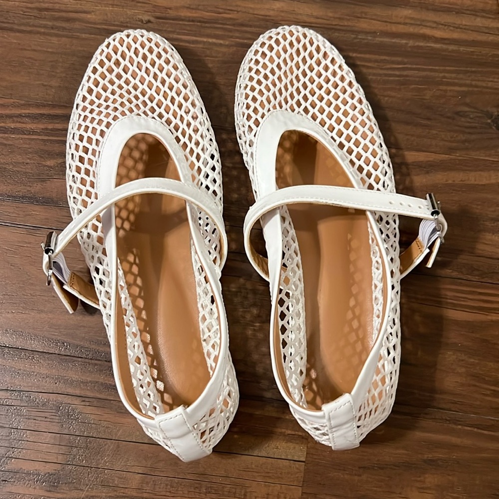 Mesh ballet flats. White. From Amazon. Women’s 6.5